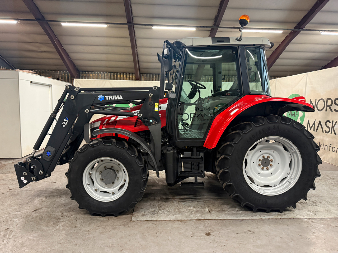 Massey Ferguson 5440 Dyna 4 - Tractor: afbeelding 2 Massey Ferguson 5440 Dyna 4 - Tractor: afbeelding 2