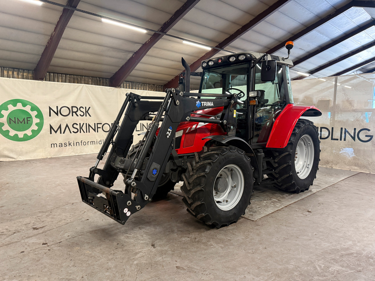 Massey Ferguson 5440 Dyna 4 - Tractor: afbeelding 1 Massey Ferguson 5440 Dyna 4 - Tractor: afbeelding 1
