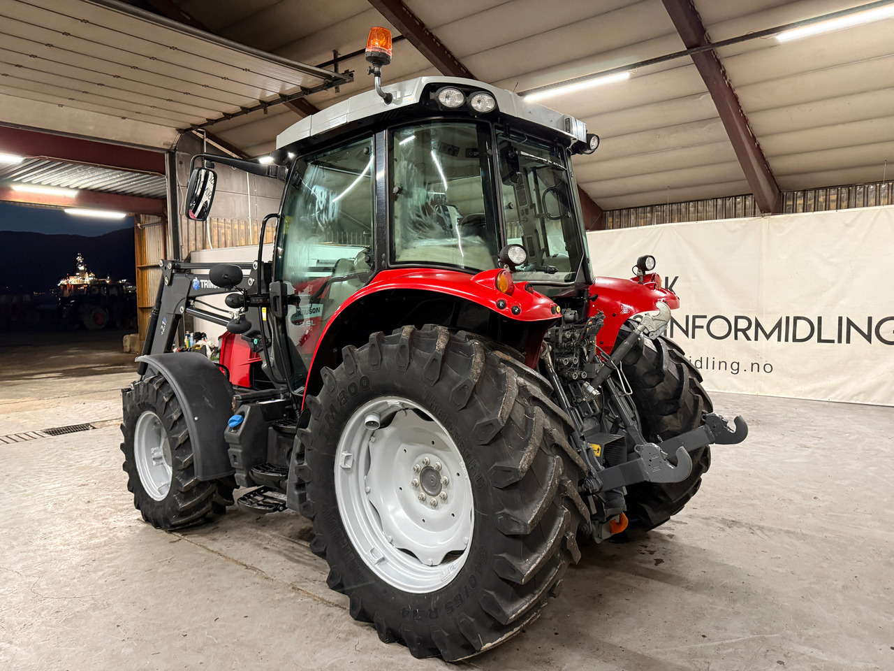 Massey Ferguson 5712 SL Dyna4 - Tractor: afbeelding 3 Massey Ferguson 5712 SL Dyna4 - Tractor: afbeelding 3