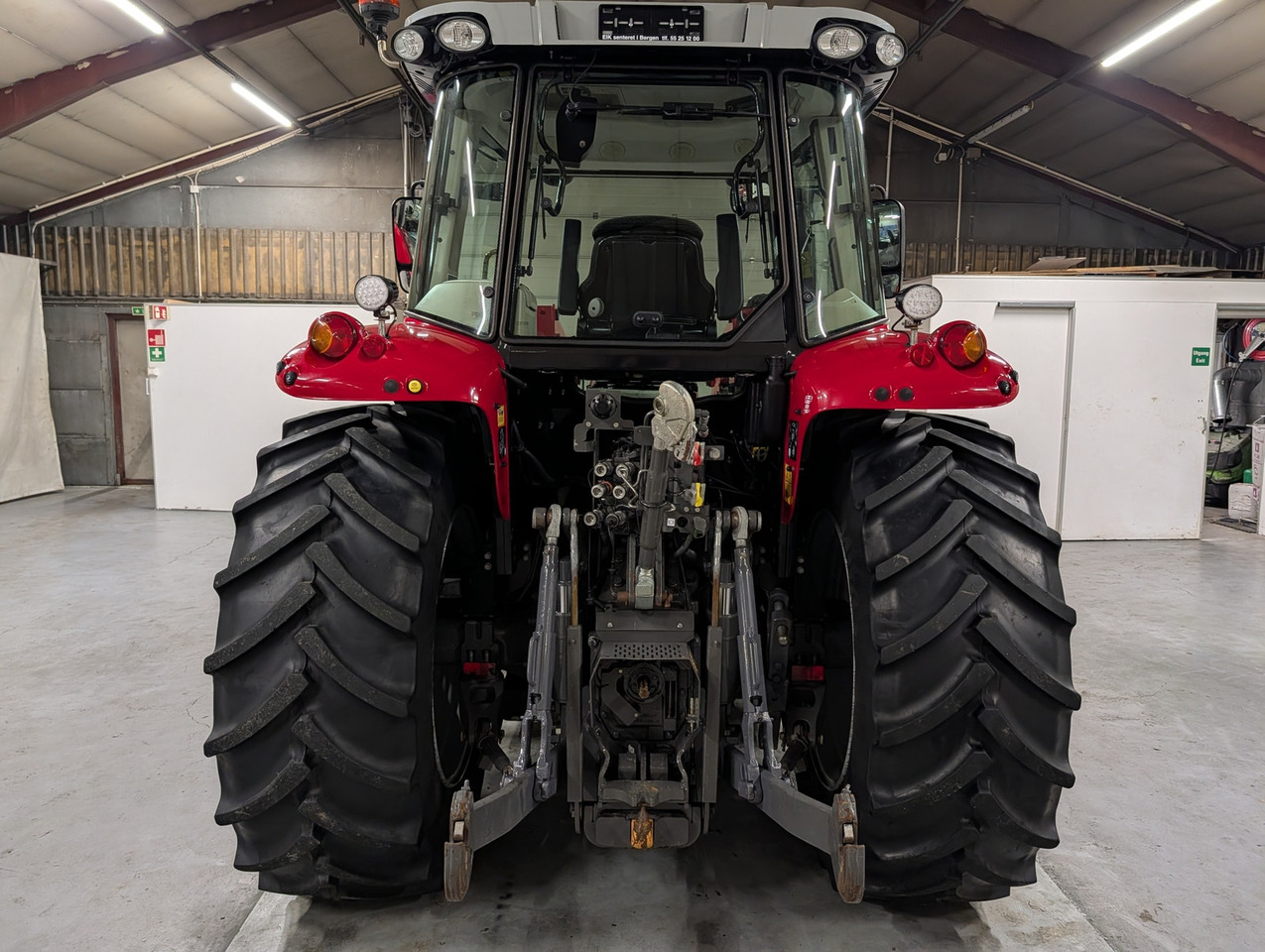 Massey Ferguson 5712S - Tractor: afbeelding 4 Massey Ferguson 5712S - Tractor: afbeelding 4
