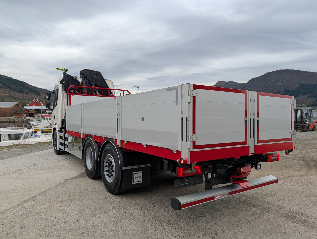 Scania G420 6x2 med HIAB 232-E5 Hipro og MCE påbygg - Vrachtwagen met open laadbak, Kraanwagen: afbeelding 5 Scania G420 6x2 med HIAB 232-E5 Hipro og MCE påbygg - Vrachtwagen met open laadbak, Kraanwagen: afbeelding 5