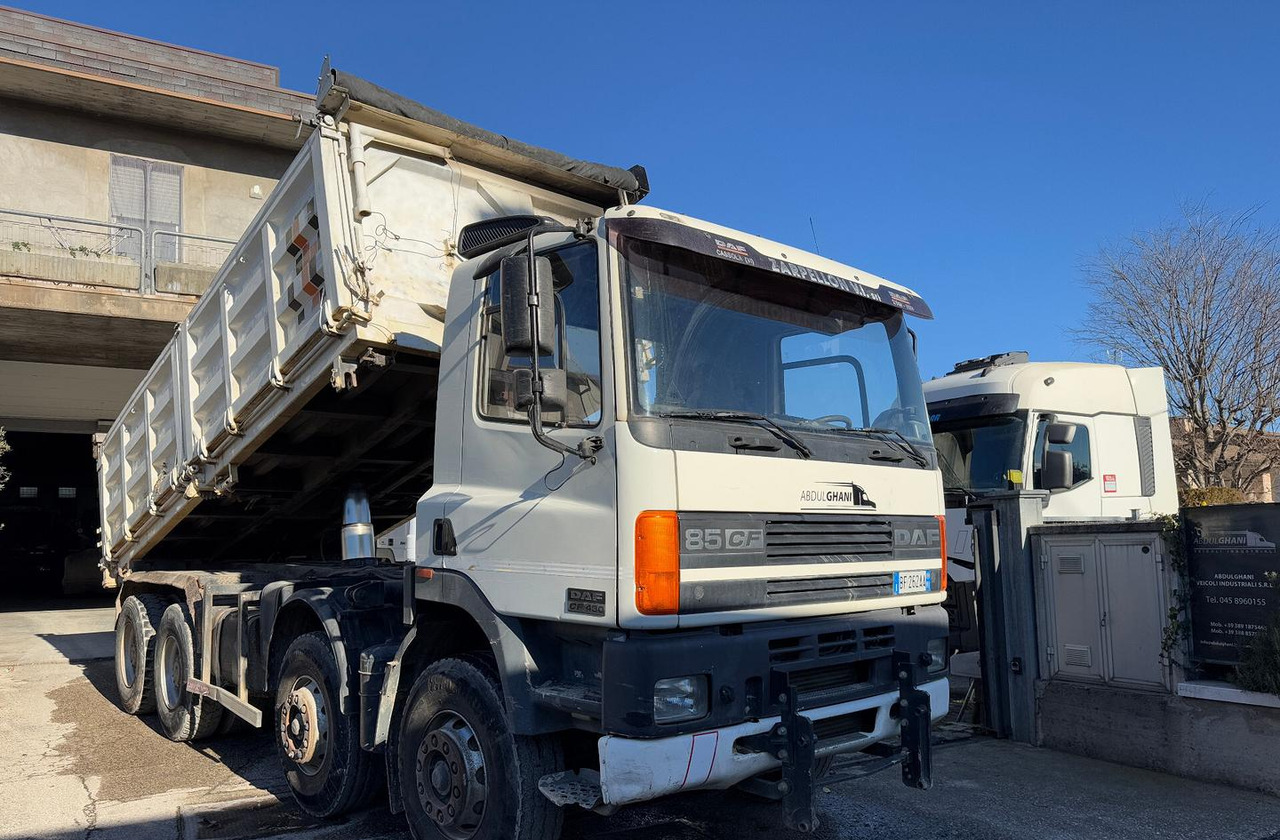 Ribaltabile DAF 85CF430 / anno 1999 - Kipper vrachtwagen: afbeelding 1 Ribaltabile DAF 85CF430 / anno 1999 - Kipper vrachtwagen: afbeelding 1