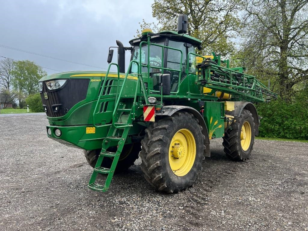 John Deere R4040i - Zelfrijdende veldspuit: afbeelding 1 John Deere R4040i - Zelfrijdende veldspuit: afbeelding 1