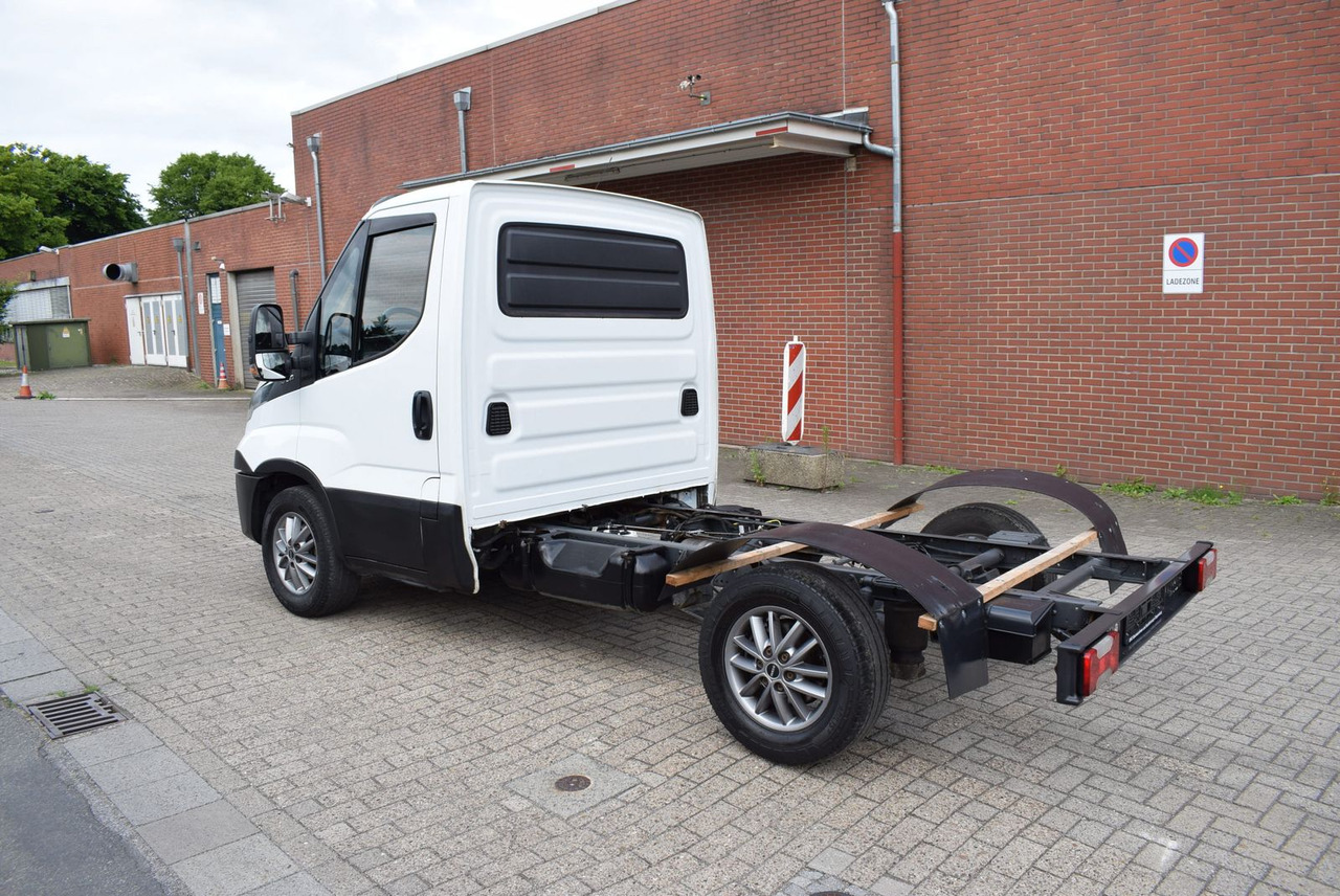 Iveco Daily 35 S21 3,0 Automatik Luftfederung Tempomat - Chassis vrachtwagen: afbeelding 4 Iveco Daily 35 S21 3,0 Automatik Luftfederung Tempomat - Chassis vrachtwagen: afbeelding 4