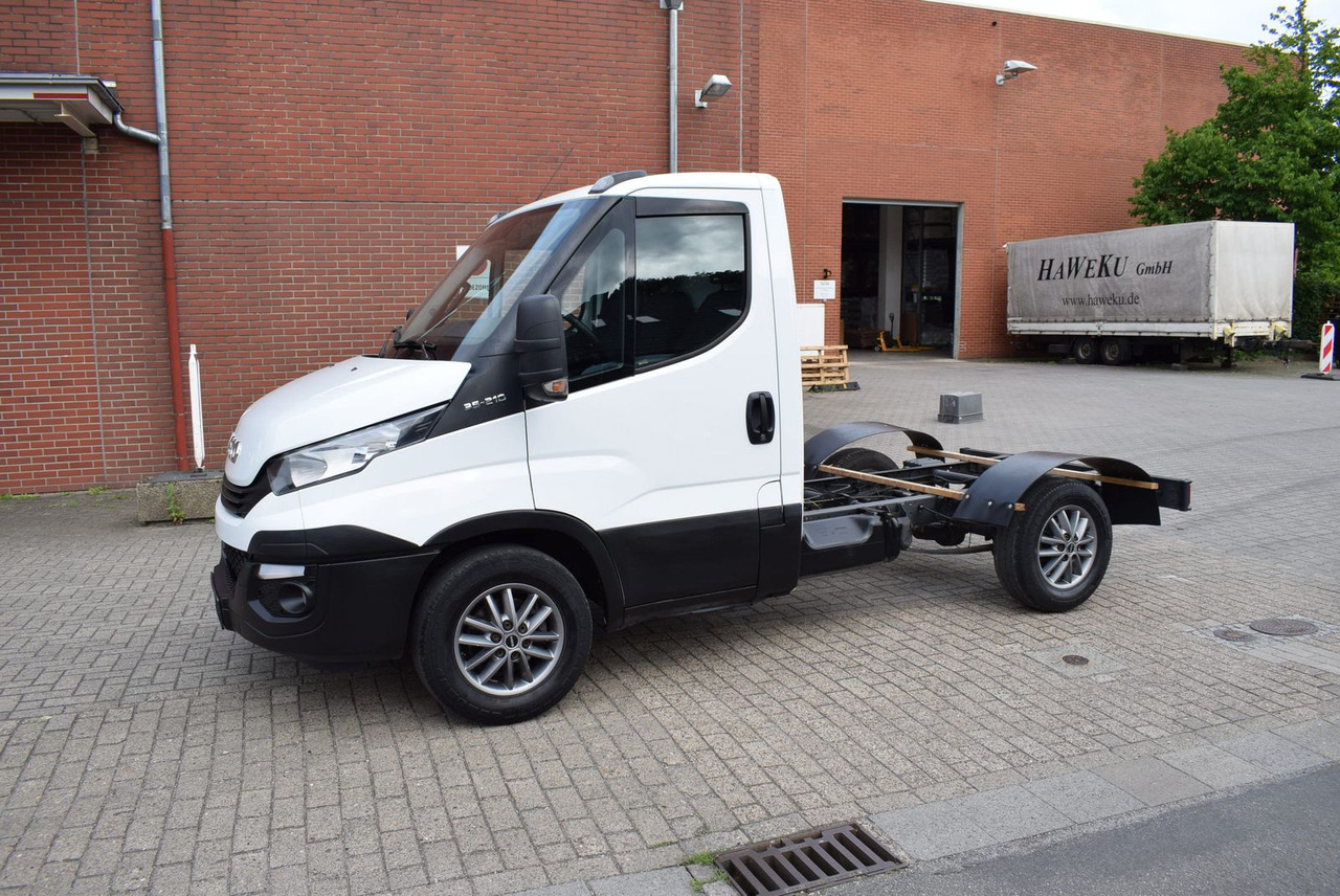 Iveco Daily 35 S21 3,0 Automatik Luftfederung Tempomat - Chassis vrachtwagen: afbeelding 2 Iveco Daily 35 S21 3,0 Automatik Luftfederung Tempomat - Chassis vrachtwagen: afbeelding 2