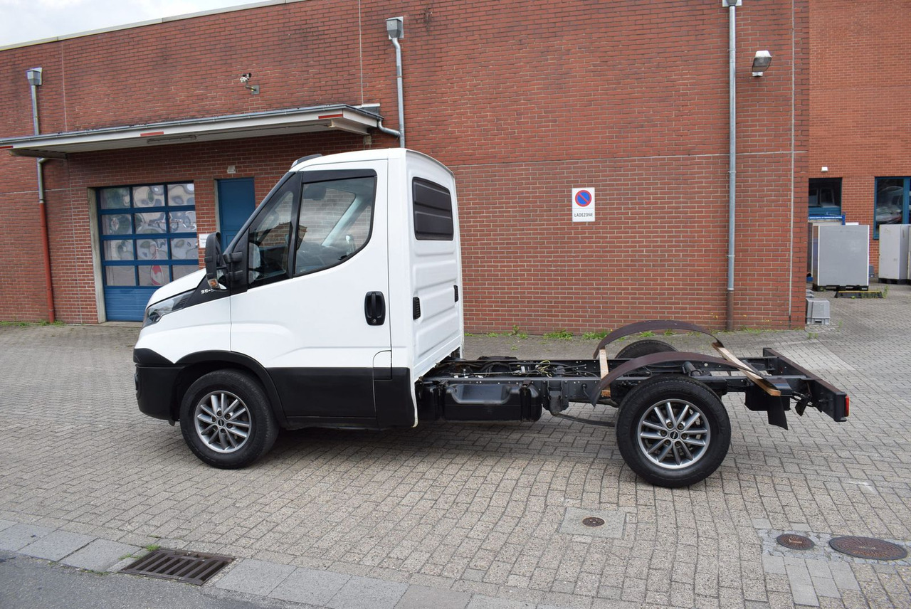 Iveco Daily 35 S21 3,0 Automatik Luftfederung Tempomat - Chassis vrachtwagen: afbeelding 3 Iveco Daily 35 S21 3,0 Automatik Luftfederung Tempomat - Chassis vrachtwagen: afbeelding 3