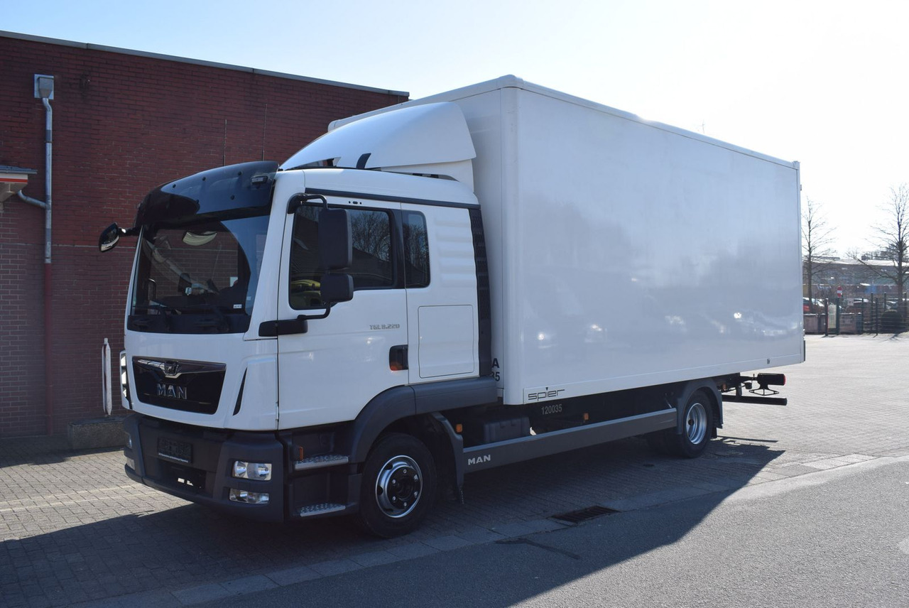 MAN TGL 8.220 Möbelkoffer 3-Sitzer Bett AHK Klima - Bestelwagen gesloten laadbak: afbeelding 1 MAN TGL 8.220 Möbelkoffer 3-Sitzer Bett AHK Klima - Bestelwagen gesloten laadbak: afbeelding 1