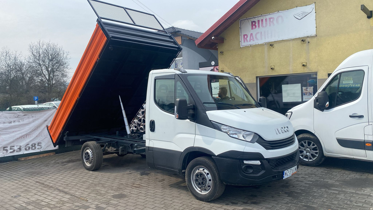 IVECO DAILY 35S13 WYWROTKA KIPER Z NAJAZDAMI NR 842 - Kipper bestelwagen: afbeelding 1 IVECO DAILY 35S13 WYWROTKA KIPER Z NAJAZDAMI NR 842 - Kipper bestelwagen: afbeelding 1