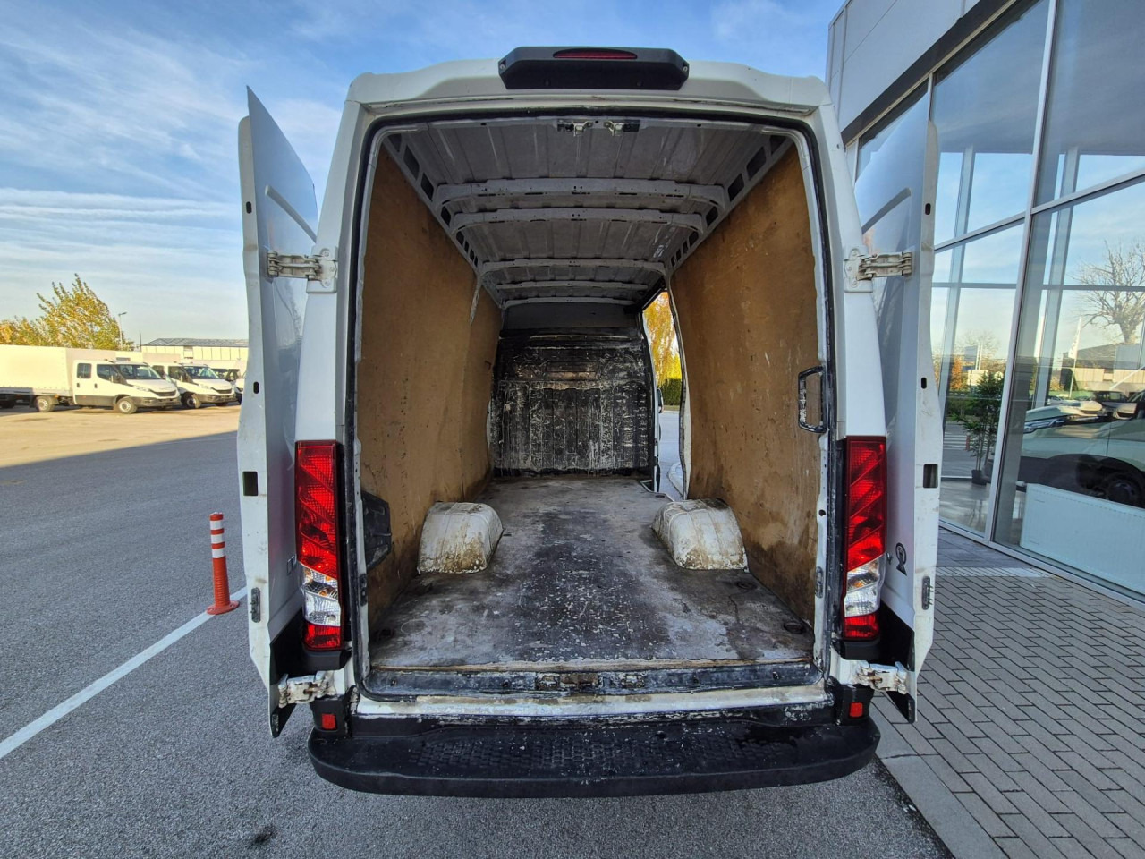 IVECO DAILY35C13V12m3 - Personenvervoer: afbeelding 5 IVECO DAILY35C13V12m3 - Personenvervoer: afbeelding 5