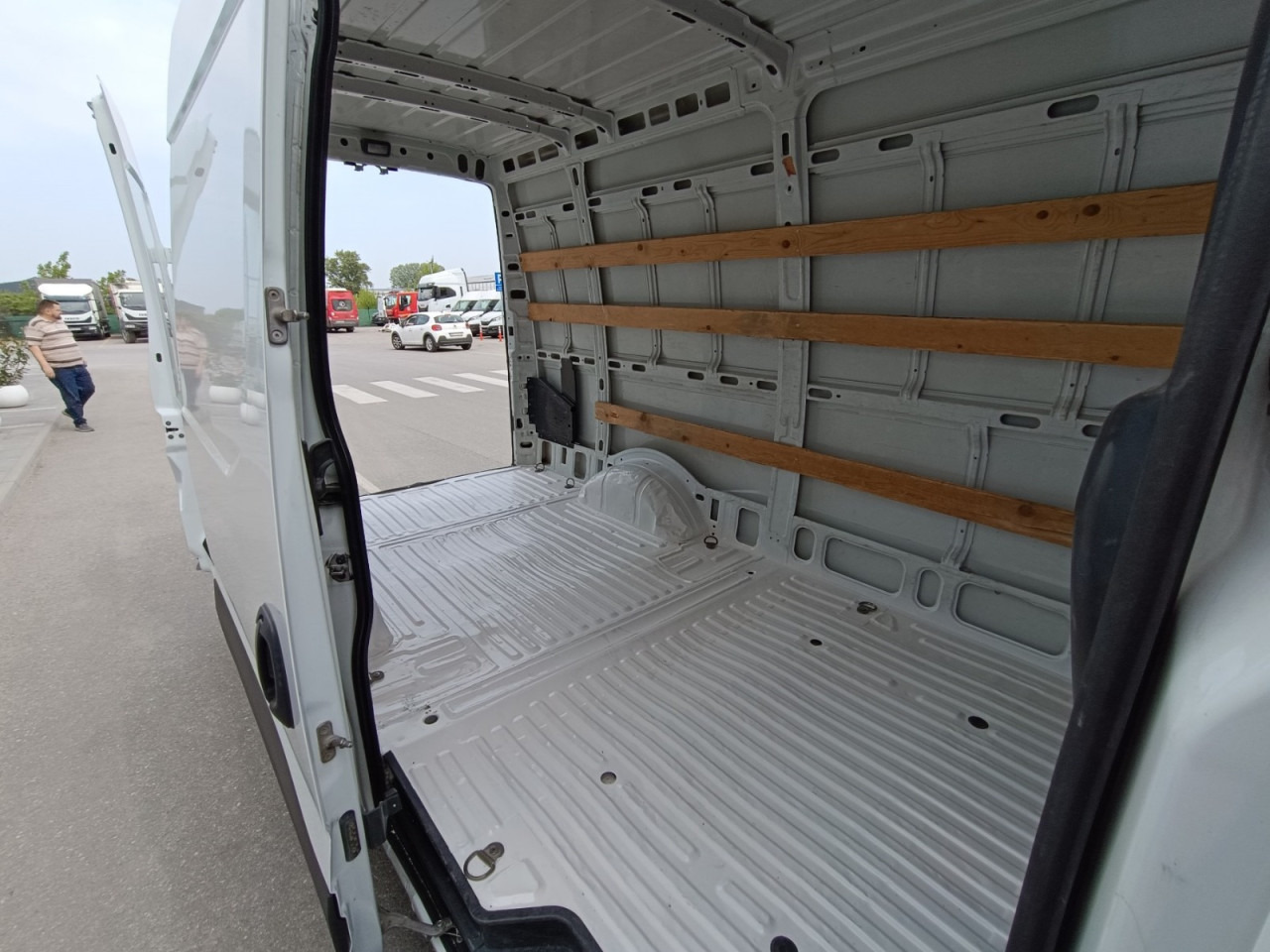 IVECO Daily 35S14N 12m3 - Gesloten bestelwagen: afbeelding 3 IVECO Daily 35S14N 12m3 - Gesloten bestelwagen: afbeelding 3