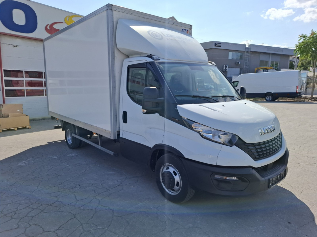 IVECO Daily 35C16H3.0 box/lift - Bestelwagen gesloten laadbak: afbeelding 1 IVECO Daily 35C16H3.0 box/lift - Bestelwagen gesloten laadbak: afbeelding 1