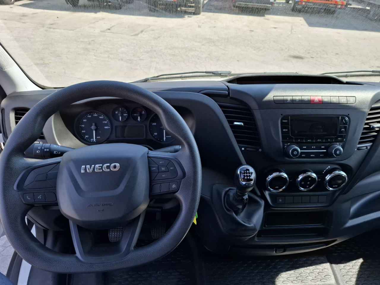 IVECO Daily 35C16H3.0 box/lift - Bestelwagen gesloten laadbak: afbeelding 3 IVECO Daily 35C16H3.0 box/lift - Bestelwagen gesloten laadbak: afbeelding 3