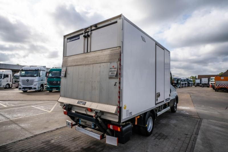 Iveco DAILY 35C180 HI MATIC+CARRIER XERIOS 5+ DHOLLANDIA - Koelwagen: afbeelding 4 Iveco DAILY 35C180 HI MATIC+CARRIER XERIOS 5+ DHOLLANDIA - Koelwagen: afbeelding 4