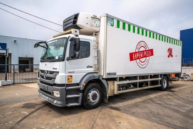 Mercedes AXOR 1824 +CARRIER SUPRA 950 Mt + HAYON - Koelwagen vrachtwagen: afbeelding 1 Mercedes AXOR 1824 +CARRIER SUPRA 950 Mt + HAYON - Koelwagen vrachtwagen: afbeelding 1