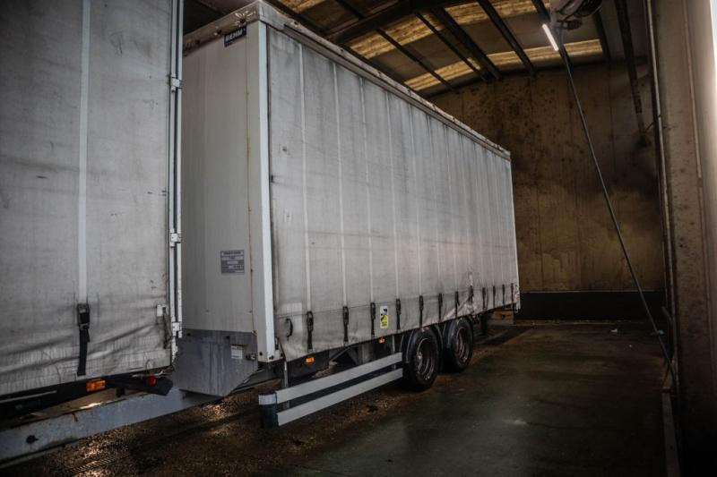 ROBUSTE-KAISER GRAND VOLUME+TOIT DECOUVRABLE - Aanhangwagen met huif: afbeelding 1 ROBUSTE-KAISER GRAND VOLUME+TOIT DECOUVRABLE - Aanhangwagen met huif: afbeelding 1