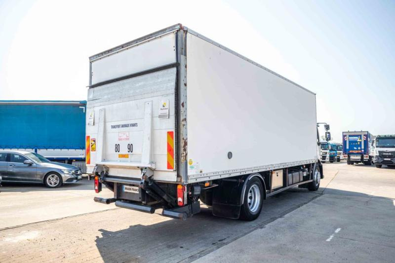 Renault MIDLUM 280DXI+POUSSIN/CHICKEN/KUIKEN/KÛKEN - Koelwagen vrachtwagen: afbeelding 3 Renault MIDLUM 280DXI+POUSSIN/CHICKEN/KUIKEN/KÛKEN - Koelwagen vrachtwagen: afbeelding 3