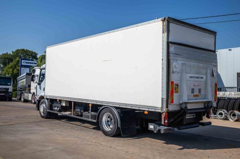 Renault MIDLUM 280DXI+POUSSIN/CHICKEN/KUIKEN/KÛKEN - Koelwagen vrachtwagen: afbeelding 4 Renault MIDLUM 280DXI+POUSSIN/CHICKEN/KUIKEN/KÛKEN - Koelwagen vrachtwagen: afbeelding 4