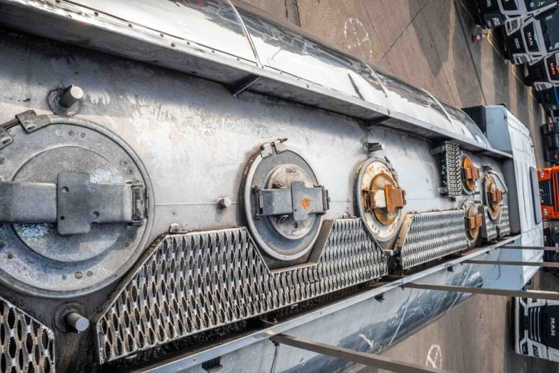 Renault PREMIUM 370 DXI +MAGYAR INOX 13.000 L/4comp. - Tankwagen: afbeelding 5 Renault PREMIUM 370 DXI +MAGYAR INOX 13.000 L/4comp. - Tankwagen: afbeelding 5