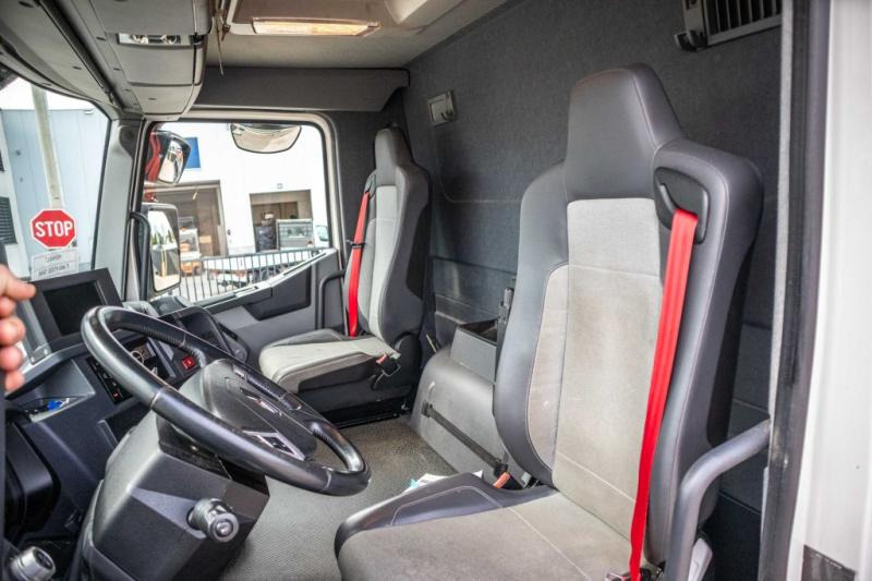 Tankwagen voor het vervoer van voedsel Renault T 460+SILO/ 5 COMP.: afbeelding 9