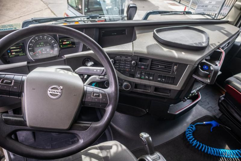 Interieur foto 2: Trekker Volvo FH460+E6+Kiphydr.