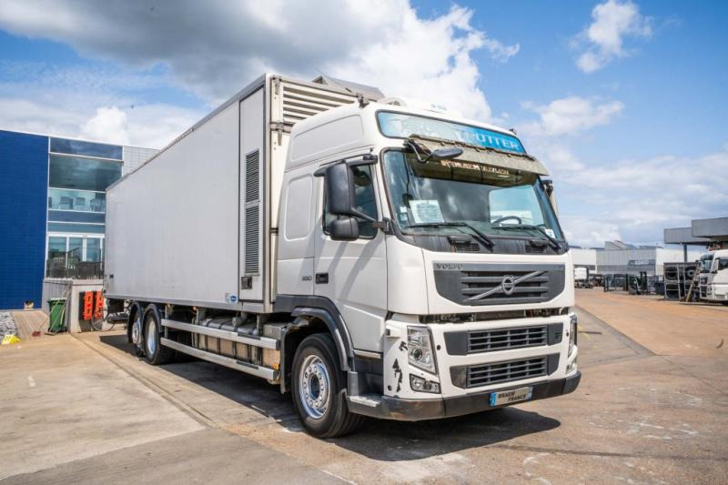 Volvo FM 330-6x2-VEB+AUBINEAU+DHOLLANDIA- POUSSIN/CHICKEN/KUIKEN/KÛKEN - Koelwagen vrachtwagen: afbeelding 2 Volvo FM 330-6x2-VEB+AUBINEAU+DHOLLANDIA- POUSSIN/CHICKEN/KUIKEN/KÛKEN - Koelwagen vrachtwagen: afbeelding 2