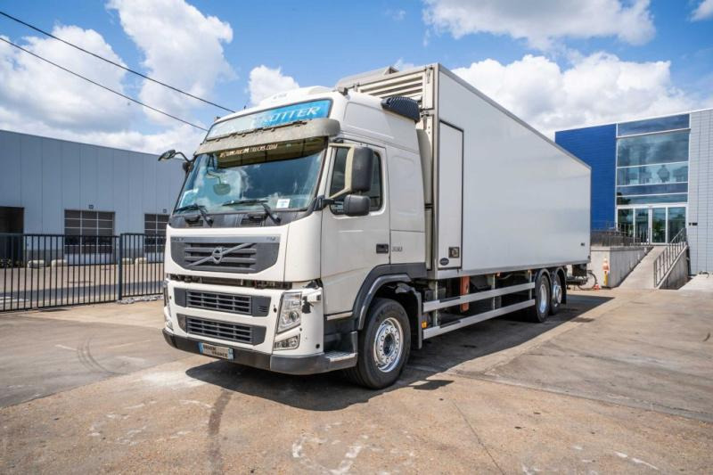 Volvo FM 330-6x2-VEB+AUBINEAU+DHOLLANDIA- POUSSIN/CHICKEN/KUIKEN/KÛKEN - Koelwagen vrachtwagen: afbeelding 1 Volvo FM 330-6x2-VEB+AUBINEAU+DHOLLANDIA- POUSSIN/CHICKEN/KUIKEN/KÛKEN - Koelwagen vrachtwagen: afbeelding 1