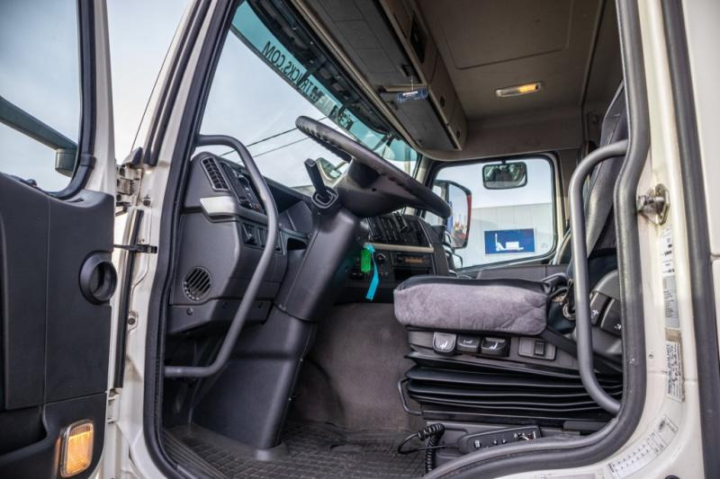 Interieur foto 1: Schuifzeilen vrachtwagen Volvo FM330-6x2-10 pneus/tires-intarder