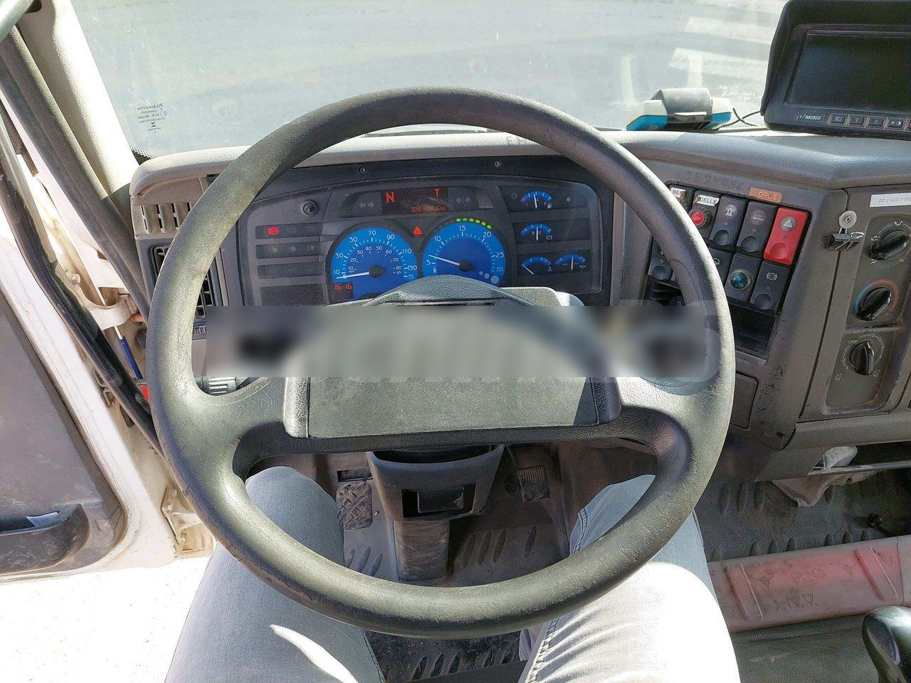 Kipper vrachtwagen voor het vervoer van bulkgoederen RENAULT MIDLUM 180: afbeelding 8