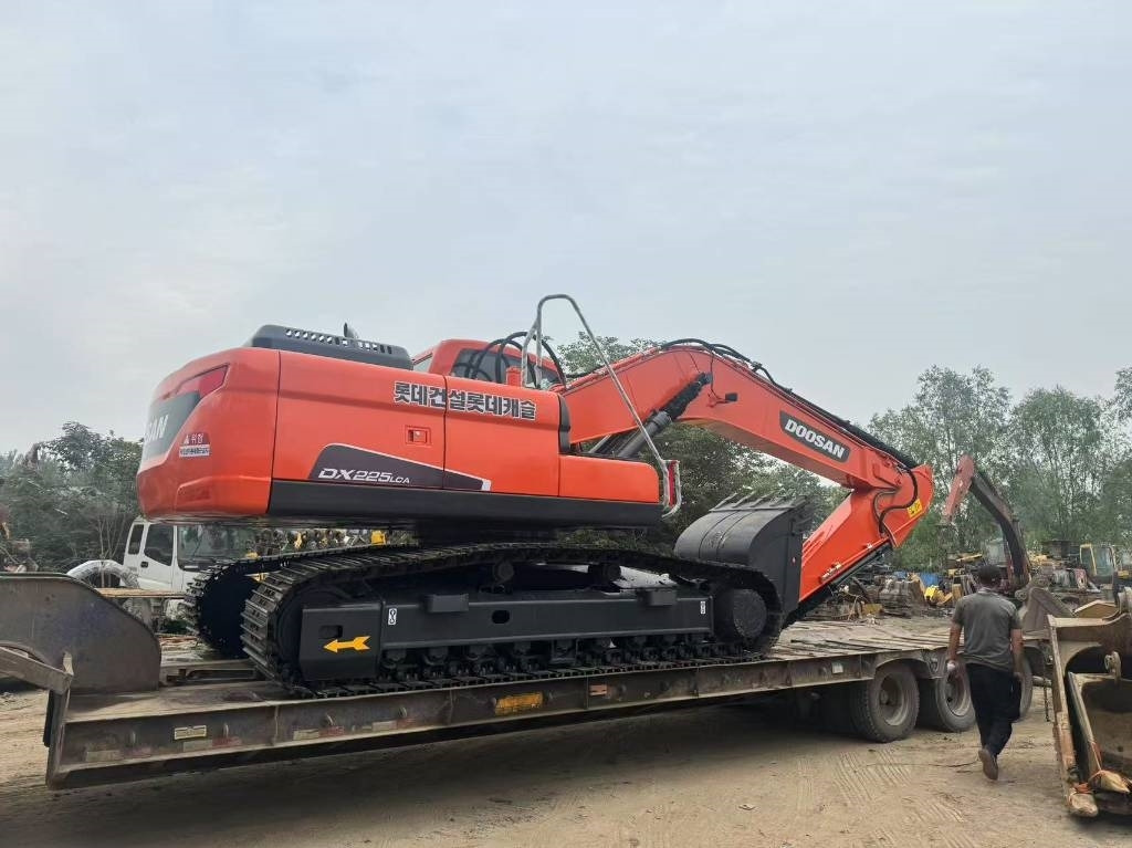 Doosan DX 225 LCA - Rupsgraafmachine: afbeelding 1 Doosan DX 225 LCA - Rupsgraafmachine: afbeelding 1
