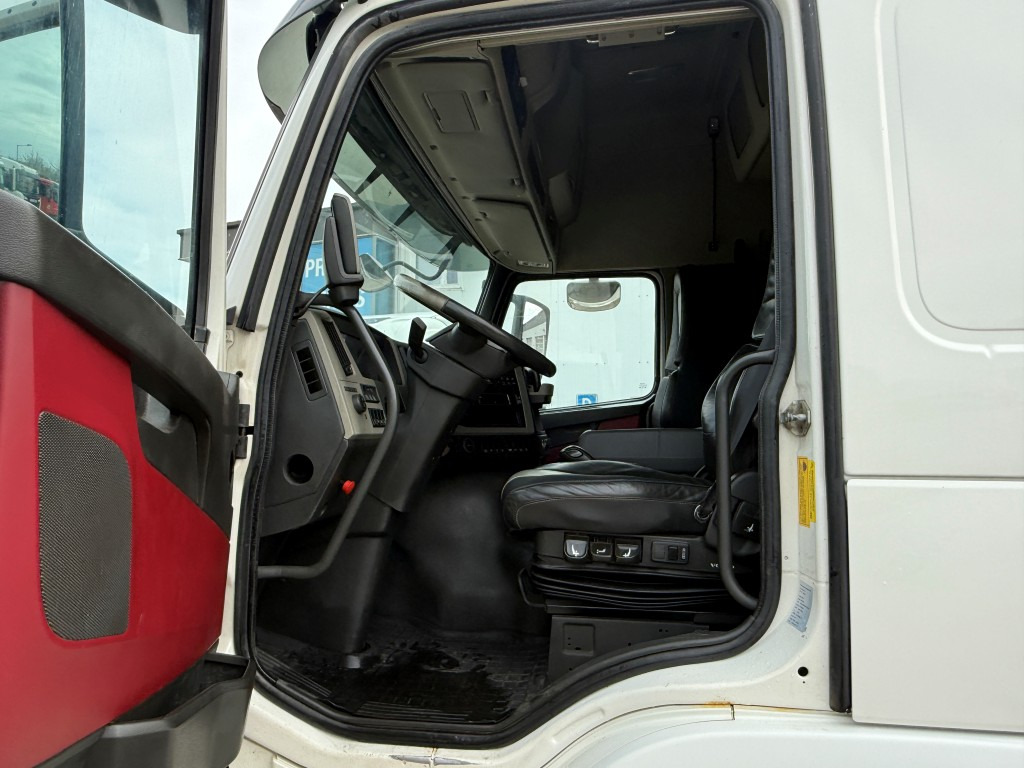 Interieur foto 1: Kipper vrachtwagen VOLVO FM 500, 2015,  8x4 tridem, S1