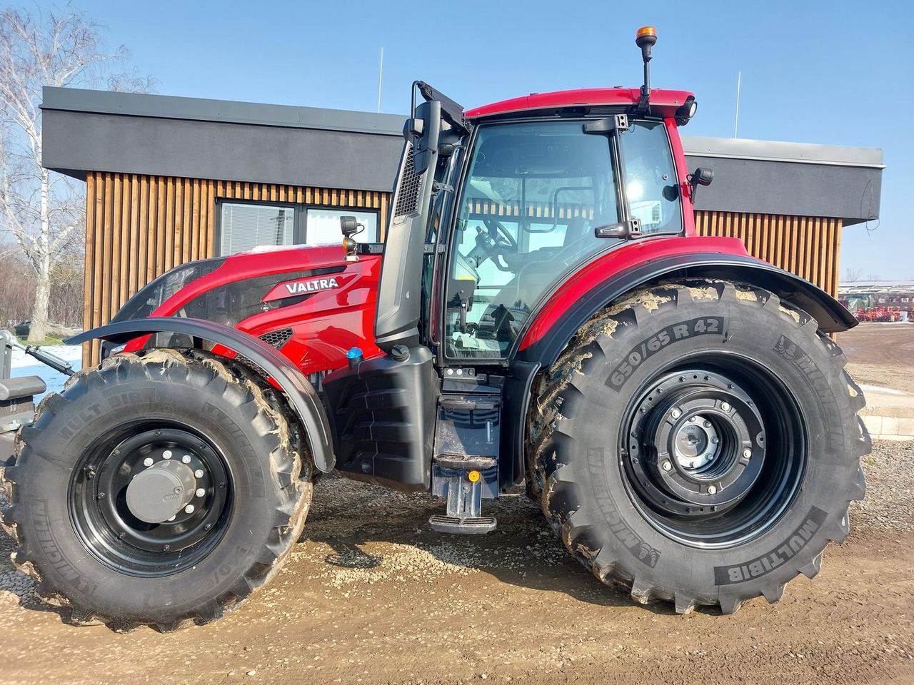 Valtra T, 74 LFTN D5, 235 D - Tractor: afbeelding 1 Valtra T, 74 LFTN D5, 235 D - Tractor: afbeelding 1