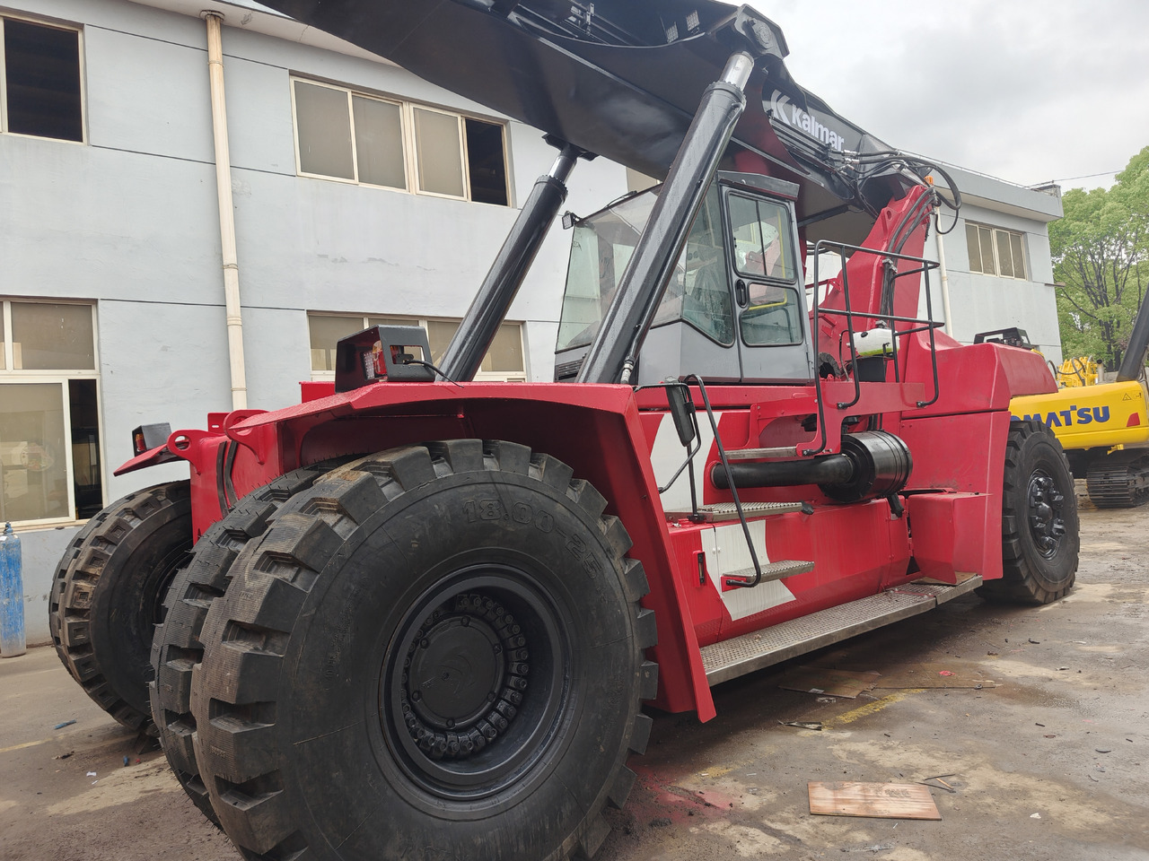KALMAR DRF450 45ton Reach stacker/Container forklift - Bouwmachine: afbeelding 2 KALMAR DRF450 45ton Reach stacker/Container forklift - Bouwmachine: afbeelding 2