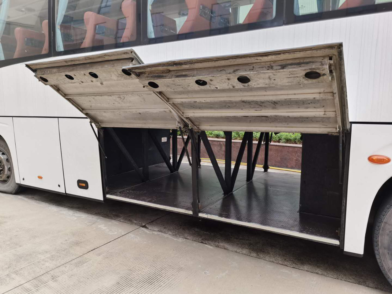 KINGLONG XMQ6127 - Touringcar: afbeelding 4 KINGLONG XMQ6127 - Touringcar: afbeelding 4