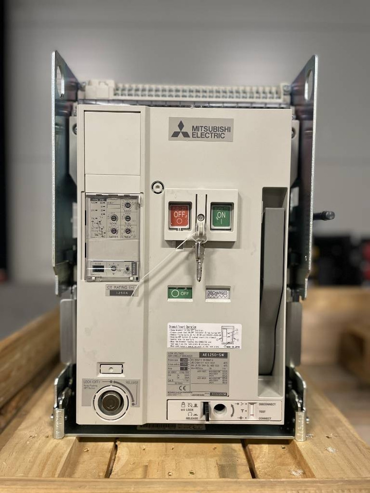 Mitsubishi Circuit breaker 1250A - AE1250-SW 3P - DPX-12648 - Bouwmachine: afbeelding 1 Mitsubishi Circuit breaker 1250A - AE1250-SW 3P - DPX-12648 - Bouwmachine: afbeelding 1
