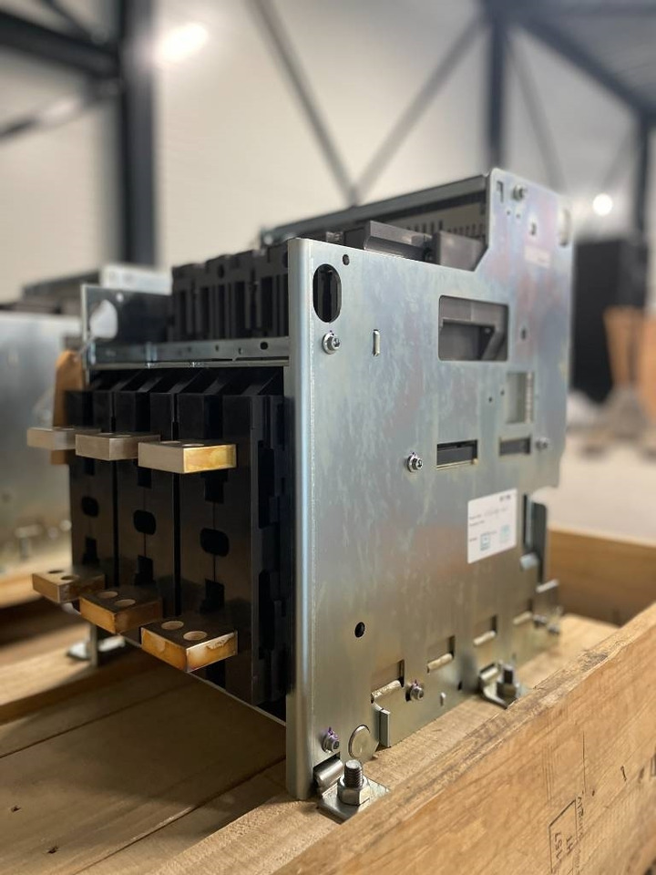 Mitsubishi Circuit breaker 1250A - AE1250-SW 3P - DPX-12648 - Bouwmachine: afbeelding 3 Mitsubishi Circuit breaker 1250A - AE1250-SW 3P - DPX-12648 - Bouwmachine: afbeelding 3