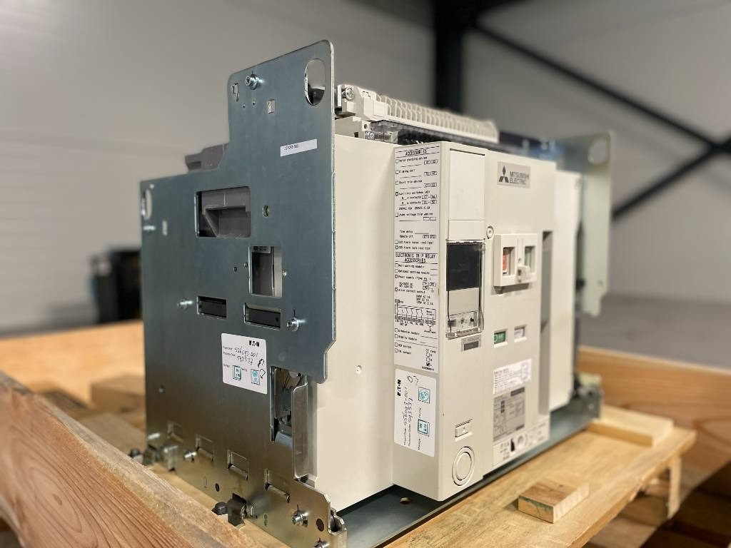 Mitsubishi Circuit breaker 3200A - AE3200-SW 4P - DPX-12648 - Bouwmachine: afbeelding 2 Mitsubishi Circuit breaker 3200A - AE3200-SW 4P - DPX-12648 - Bouwmachine: afbeelding 2
