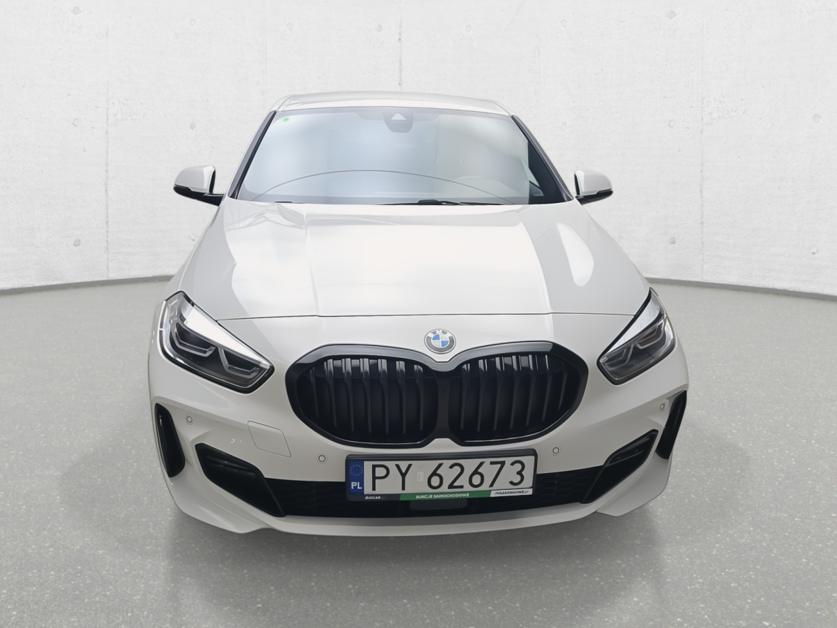 BMW 118I HATCHBACK - Hatchback: afbeelding 4 BMW 118I HATCHBACK - Hatchback: afbeelding 4