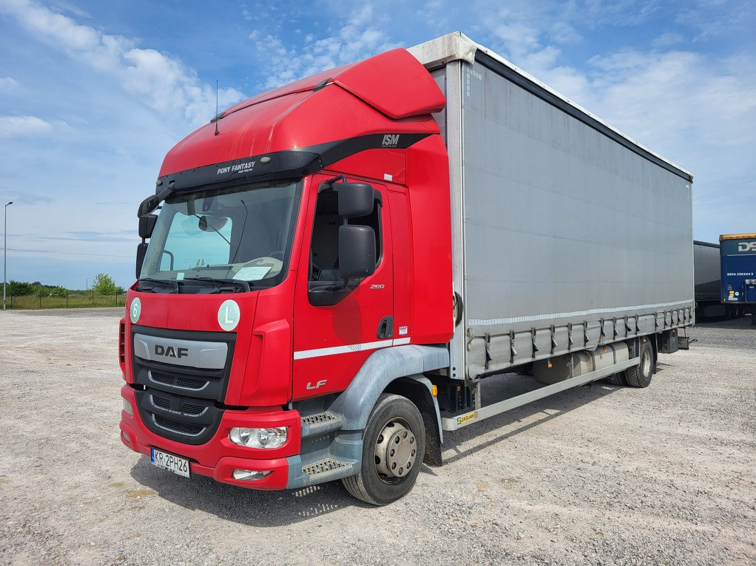 DAF LF SOLÓWKA - Schuifzeilen vrachtwagen: afbeelding 2 DAF LF SOLÓWKA - Schuifzeilen vrachtwagen: afbeelding 2