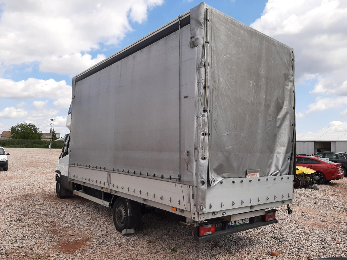 IVECO DAILY PLANDEKA - Schuifzeilen bestelwagen: afbeelding 4 IVECO DAILY PLANDEKA - Schuifzeilen bestelwagen: afbeelding 4