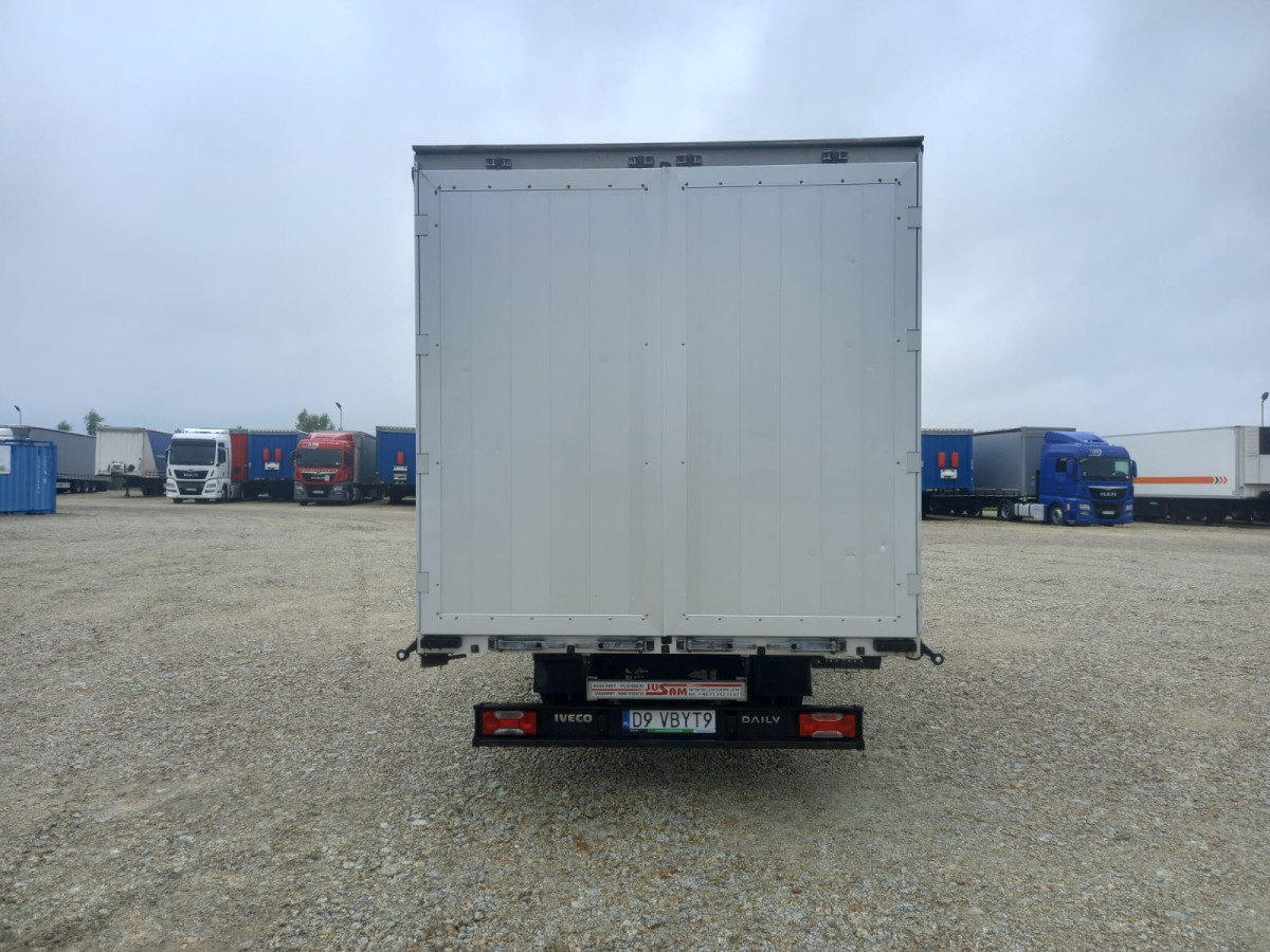 IVECO/JUSAM STANISŁAWJURKOWSKI 50C18/JU06 PLANDEKA - Schuifzeilen bestelwagen: afbeelding 4 IVECO/JUSAM STANISŁAWJURKOWSKI 50C18/JU06 PLANDEKA - Schuifzeilen bestelwagen: afbeelding 4