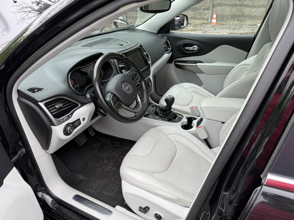 JEEP CHEROKEE OVERLAND 2.0 TURBO AWD AT SUV USZKODZONY SILNIK - SUV: afbeelding 5 JEEP CHEROKEE OVERLAND 2.0 TURBO AWD AT SUV USZKODZONY SILNIK - SUV: afbeelding 5