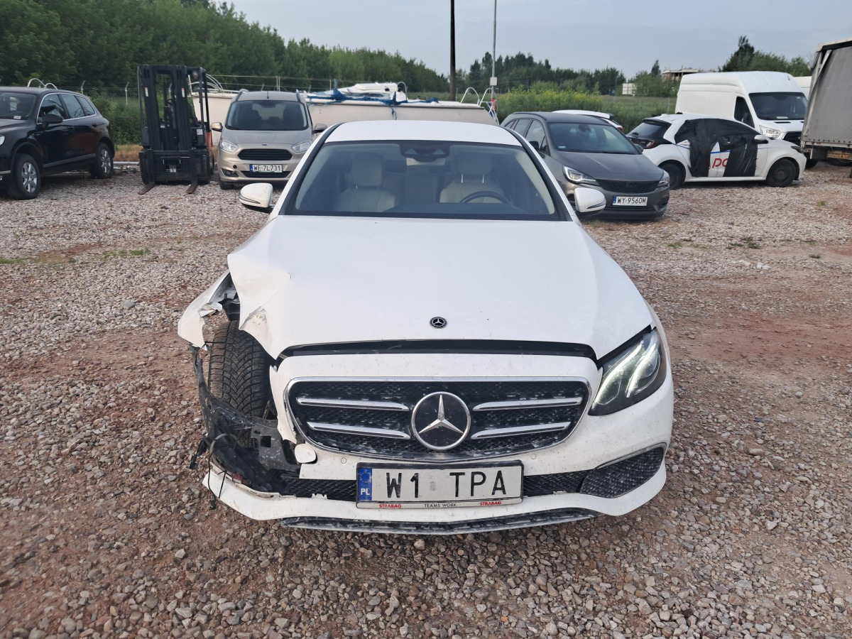 MERCEDES BENZ E 220 D 4MATIC SEDAN - Sedan: afbeelding 2 MERCEDES BENZ E 220 D 4MATIC SEDAN - Sedan: afbeelding 2