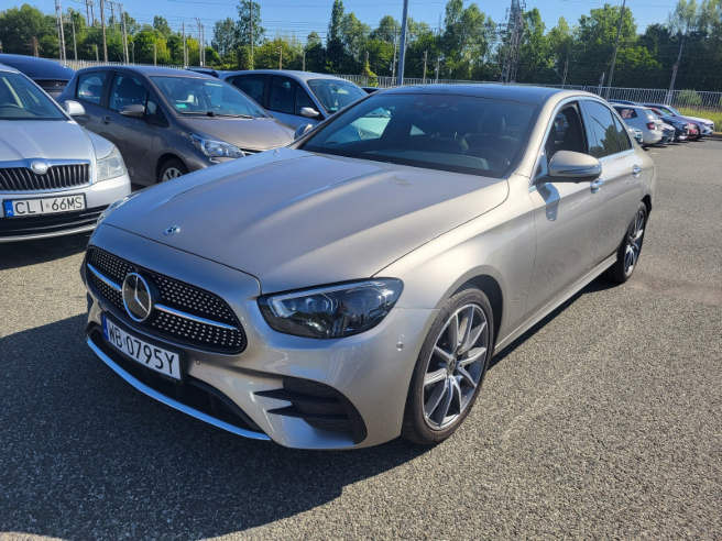 MERCEDES BENZ E 220 SEDAN - Sedan: afbeelding 2 MERCEDES BENZ E 220 SEDAN - Sedan: afbeelding 2