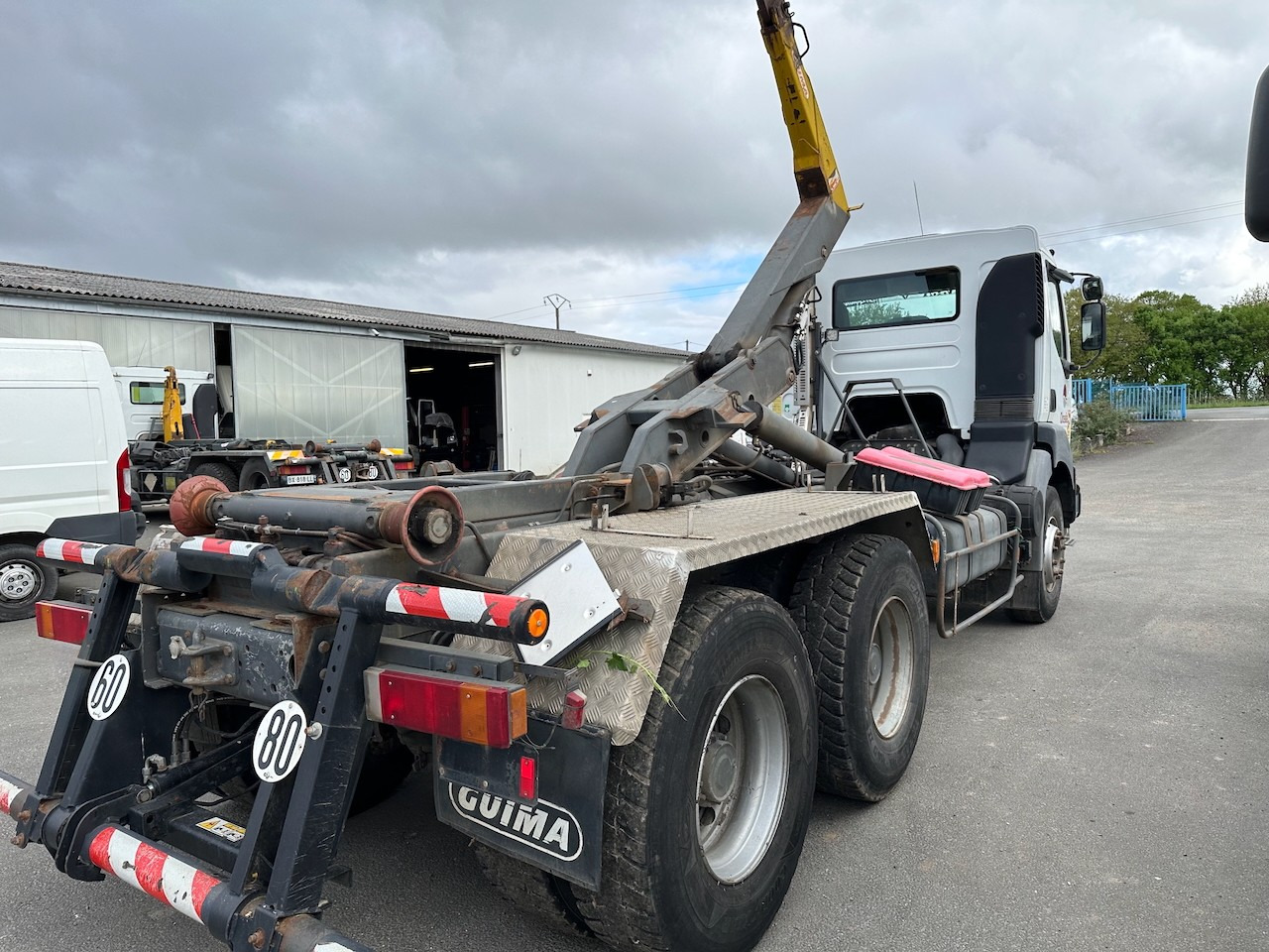 RENAULT KERAX 370 DCI - Haakarmsysteem vrachtwagen: afbeelding 4 RENAULT KERAX 370 DCI - Haakarmsysteem vrachtwagen: afbeelding 4