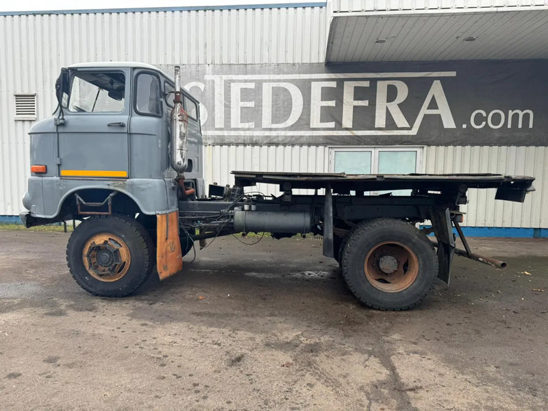 IFA W 50 LA , 4x4 - Vrachtwagen met open laadbak: afbeelding 2 IFA W 50 LA , 4x4 - Vrachtwagen met open laadbak: afbeelding 2