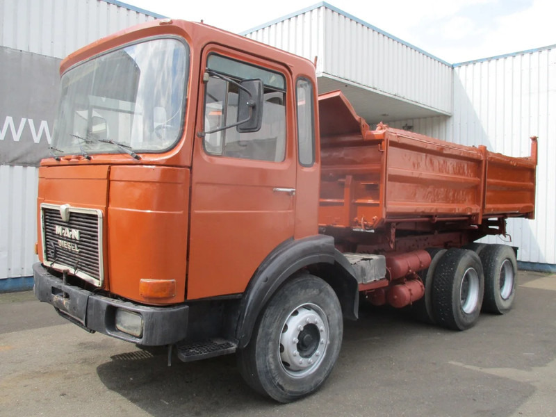 Kipper vrachtwagen MAN 26.321 6x4 , 3 way tipper , ZF Manual , Spring suspension: afbeelding 8