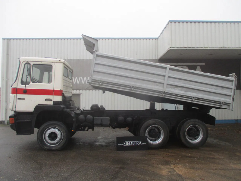 MAN 26 322 ZF Manual , 6x4 , 3 way tipper , Spring suspension - Kipper vrachtwagen: afbeelding 2 MAN 26 322 ZF Manual , 6x4 , 3 way tipper , Spring suspension - Kipper vrachtwagen: afbeelding 2