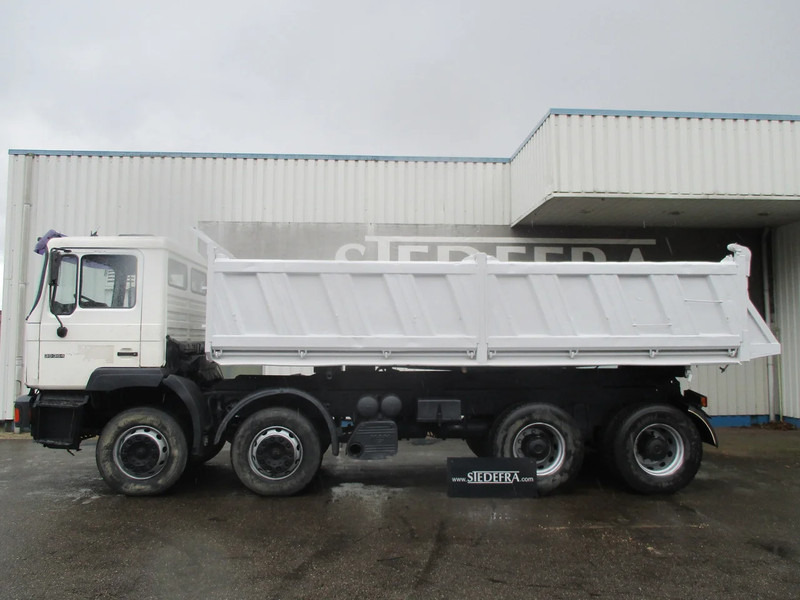 MAN 35-364 , Manual , 8x4 , 3 way tipper , Spring suspension - Kipper vrachtwagen: afbeelding 2 MAN 35-364 , Manual , 8x4 , 3 way tipper , Spring suspension - Kipper vrachtwagen: afbeelding 2