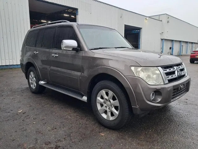 Mitsubishi Pajero GLS 3.5 - V6 , 4x4 , 7 Pers. , Full option - Personenwagen: afbeelding 4 Mitsubishi Pajero GLS 3.5 - V6 , 4x4 , 7 Pers. , Full option - Personenwagen: afbeelding 4