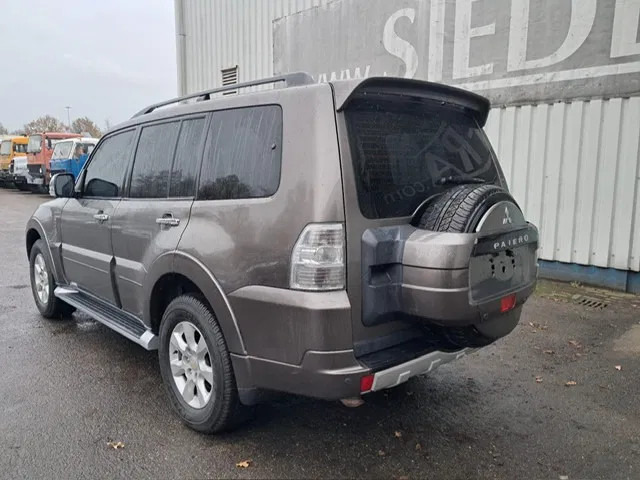 Mitsubishi Pajero GLS 3.5 - V6 , 4x4 , 7 Pers. , Full option - Personenwagen: afbeelding 5 Mitsubishi Pajero GLS 3.5 - V6 , 4x4 , 7 Pers. , Full option - Personenwagen: afbeelding 5